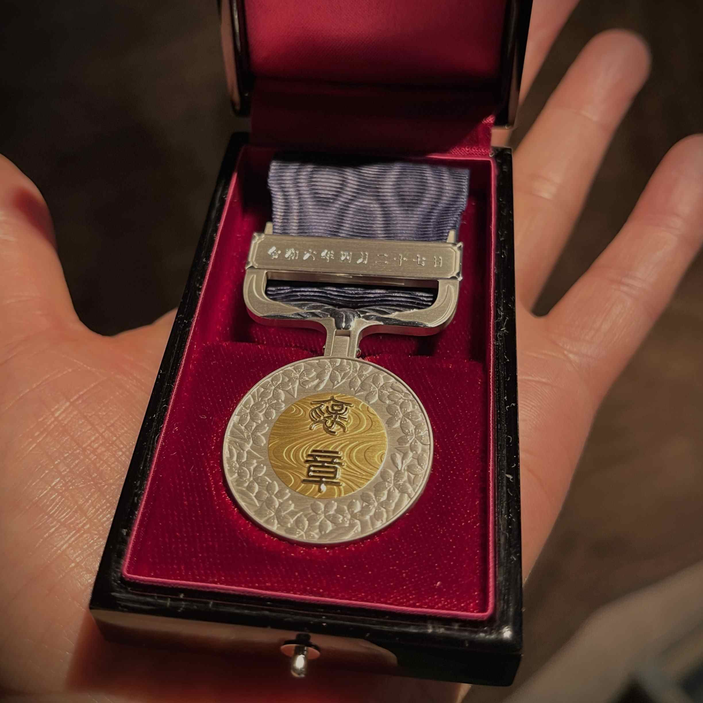 紺綬褒章を授章致しました。中野拓 日本を代表するセラミック