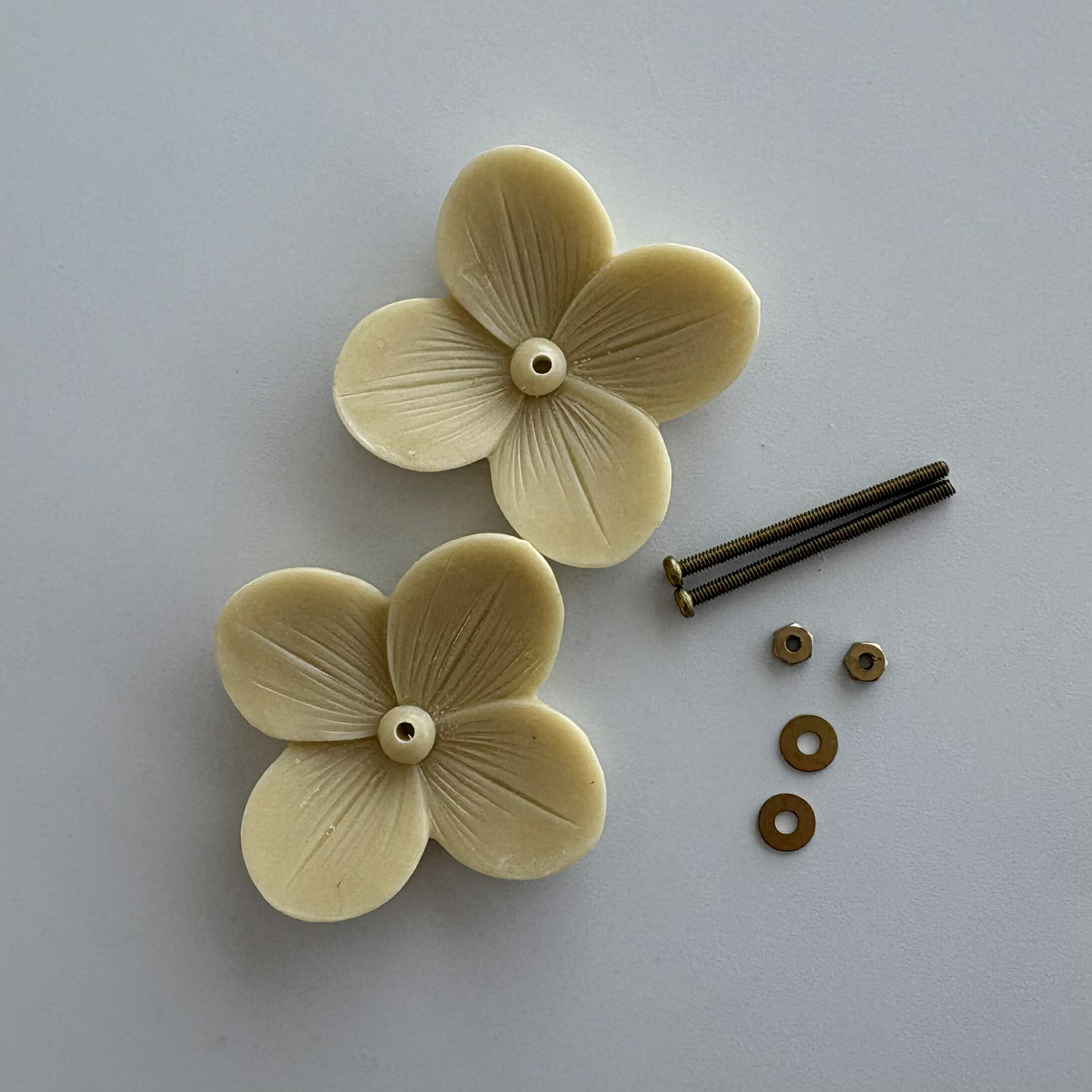 楽天市場】【材料】ノブ（ハンドル留め具）お花カービング(アクリル