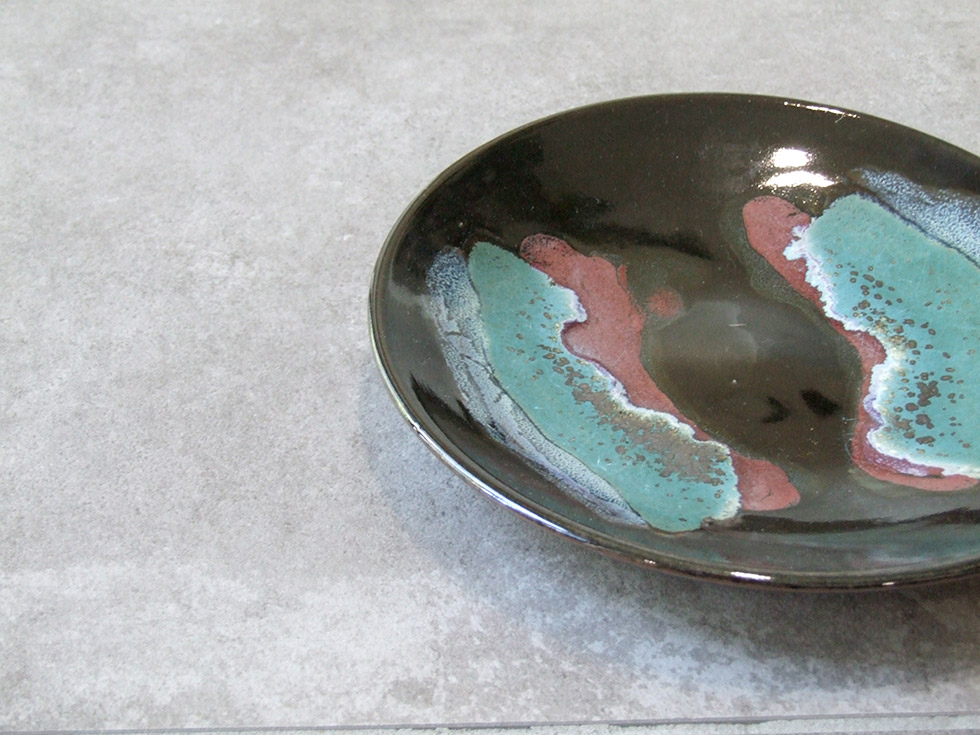 楽天市場】鳥取の民藝 牛ノ戸焼窯元 7寸皿 中皿 黒と緑 流れ B : おまめ