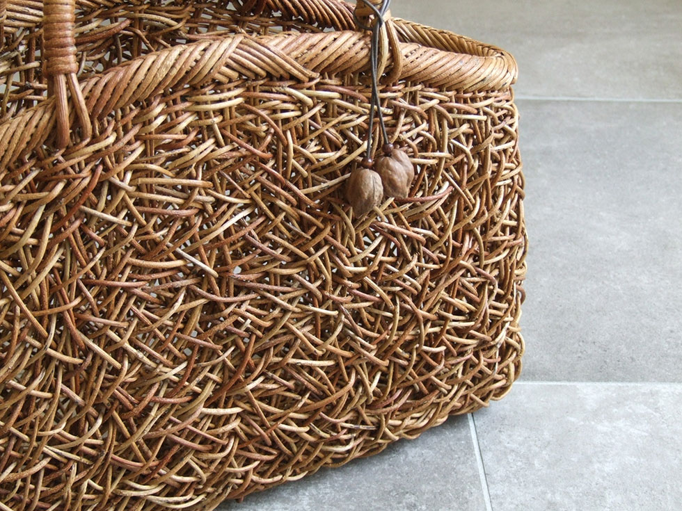 楽天市場】純国産 伊藤加代子作 あけび かごバッグ 極細乱れ編み 半月