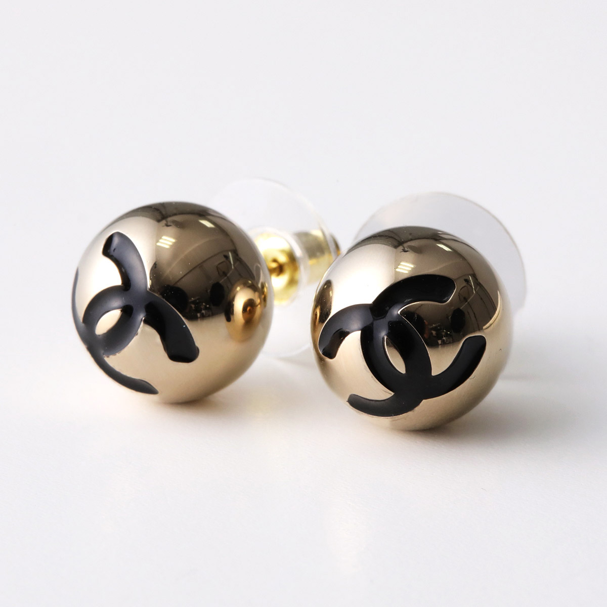 y*0様 CHANEL ロゴ入りピアス オリジナルポーチ付値下げ交渉可 y*0様