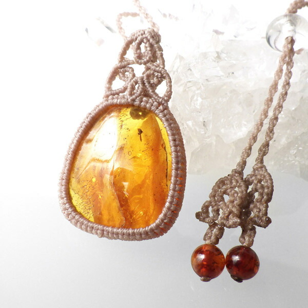 楽天市場】アンバー(琥珀) マクラメペンダント 天然石ペンダント