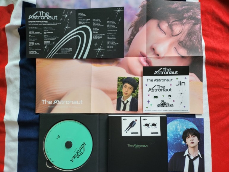 楽天市場】☆配送無料☆即時発送☆2種セット☆BTS JIN [The Astronaut