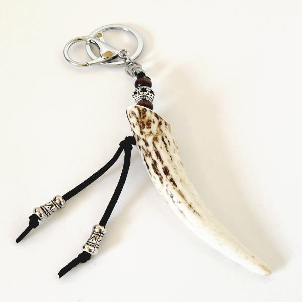 楽天市場】エゾシカの角で作られた 鹿角 キーホルダー 中サイズ