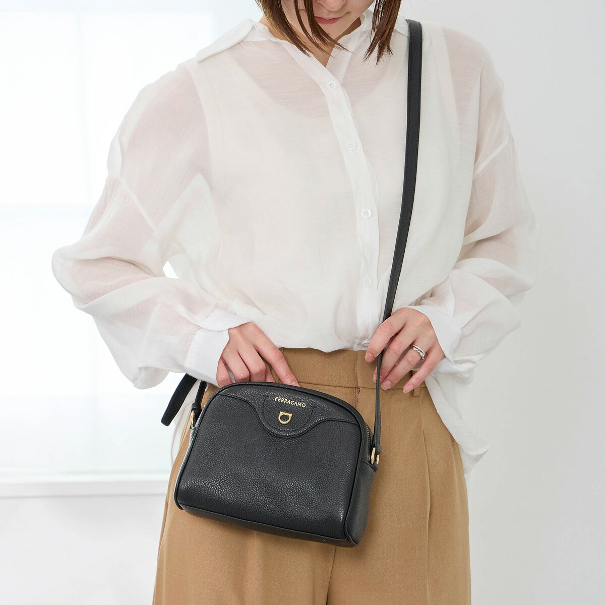 楽天市場】フェラガモ ショルダーバッグ FERRAGAMO ガンチーニ 218372