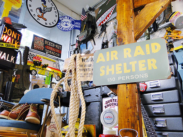 楽天市場】防空壕 U.S.ヘヴィースチールサイン 看板 アメリカン雑貨