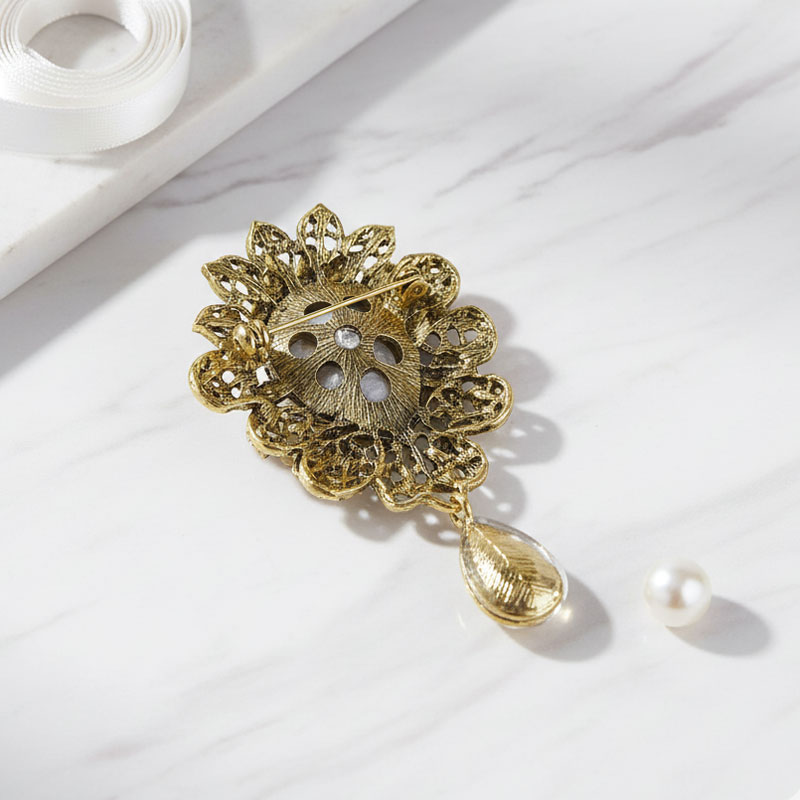 楽天市場】送料無料 1000円ポッキリ ブローチ 宝石 クリスタル ライン