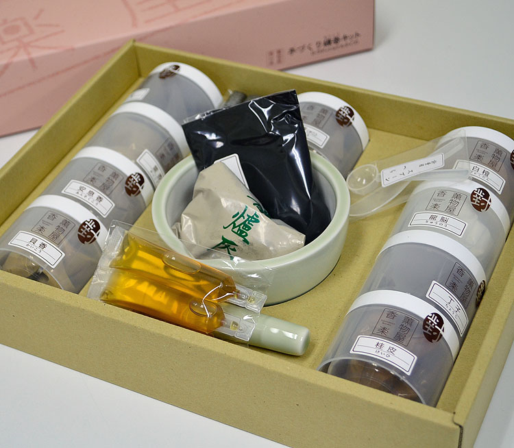 楽天市場】薫物屋香楽「手作り練香キット」トラディショナル/NKK-T-19
