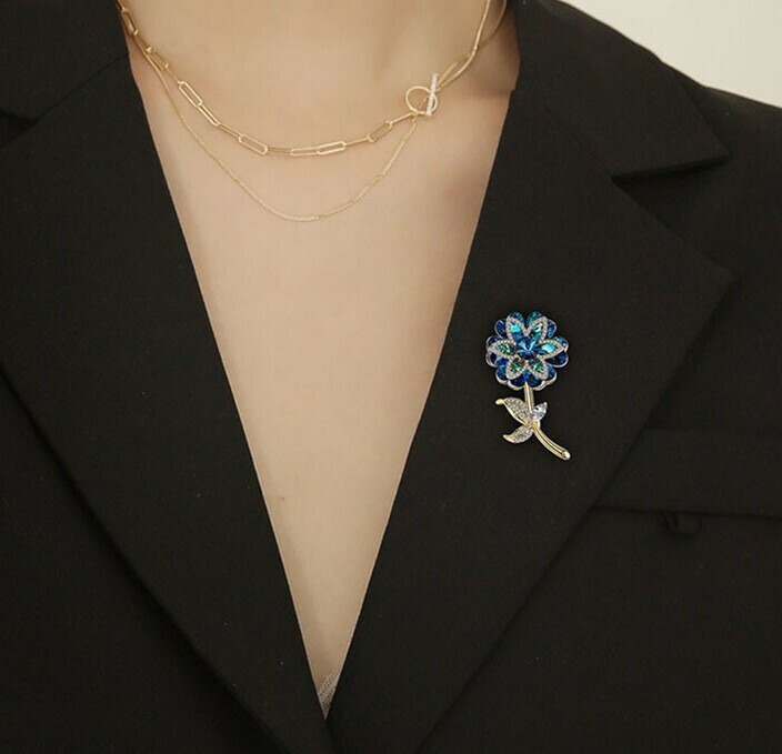 楽天市場】スワロフスキー 3D ブルー フラワー ブローチBタイプ : Aquarius