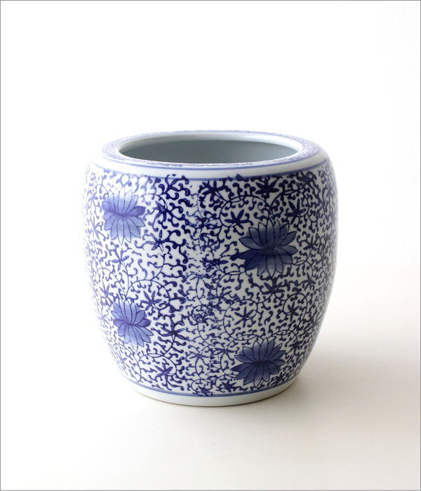 青い花模様の陶器の壺 花瓶 壺 青 中国の壺 白 つぼ 青白い