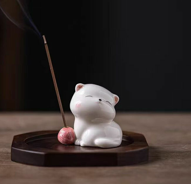 楽天市場】かわいい猫の香立て 陶磁製猫の香挿し 猫型 陶器 香立て