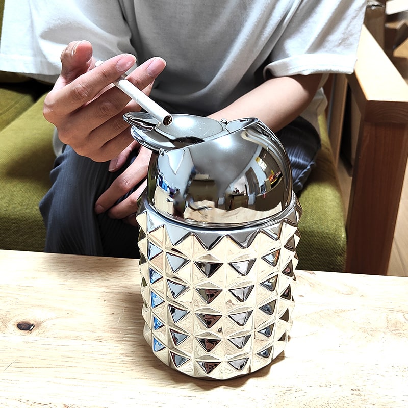 楽天市場】灰皿 スタッズ ドームアッシュトレイ タバコ 蓋つき 卓上