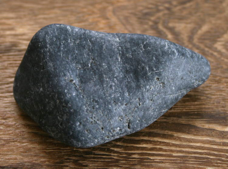 楽天市場】糸魚川黒翡翠漂石 G00429 82mm*48mm*29mm : 糸魚川ヒスイの店