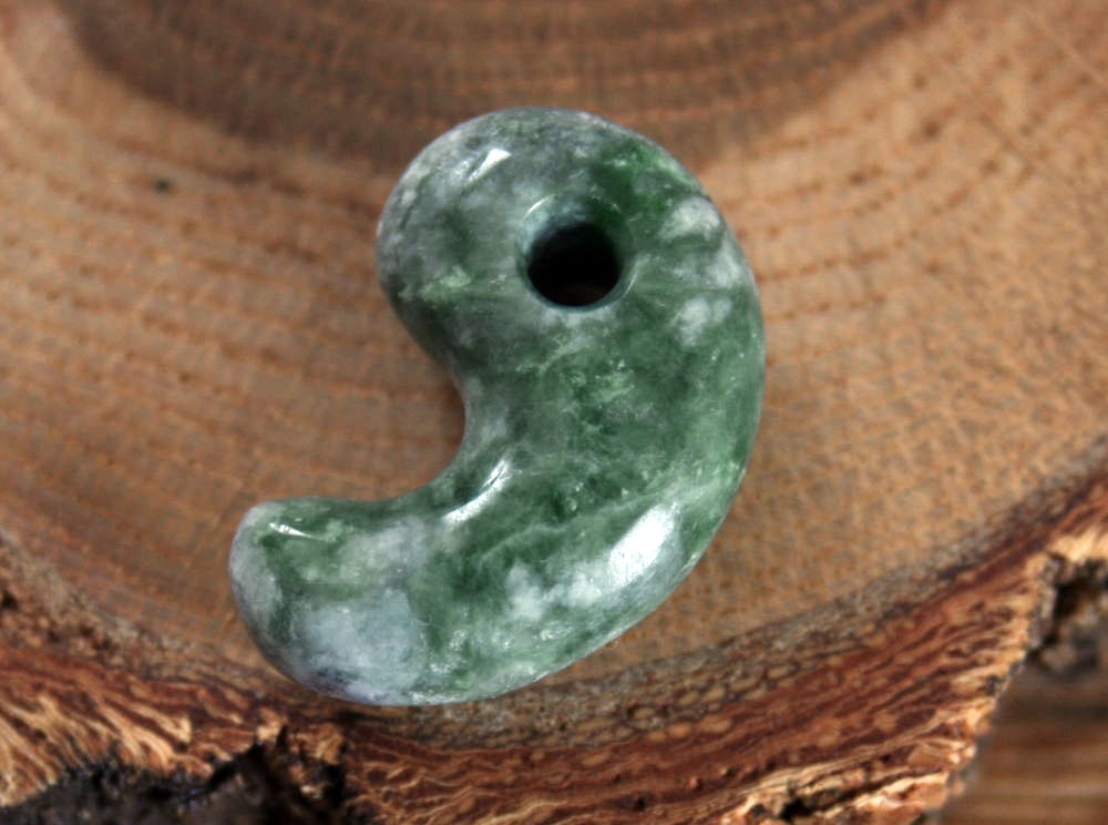 楽天市場】 糸魚川翡翠勾玉 : 糸魚川ヒスイの店