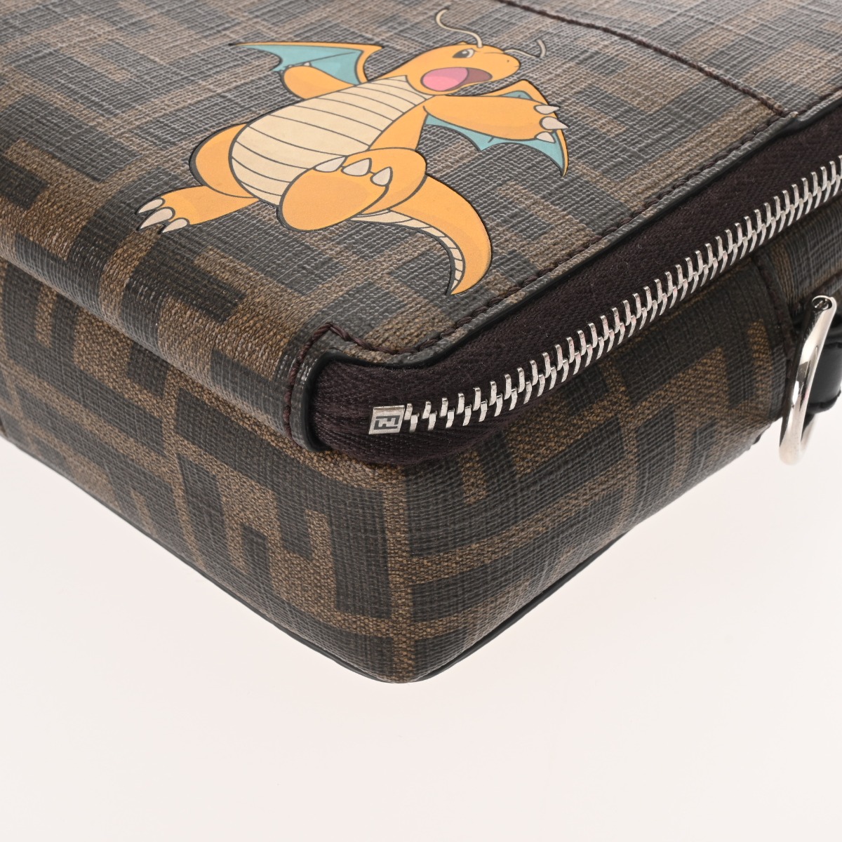 楽天市場】フェンディ FENDI ズッカ柄 FFカメラバッグ ポケモンコラボ
