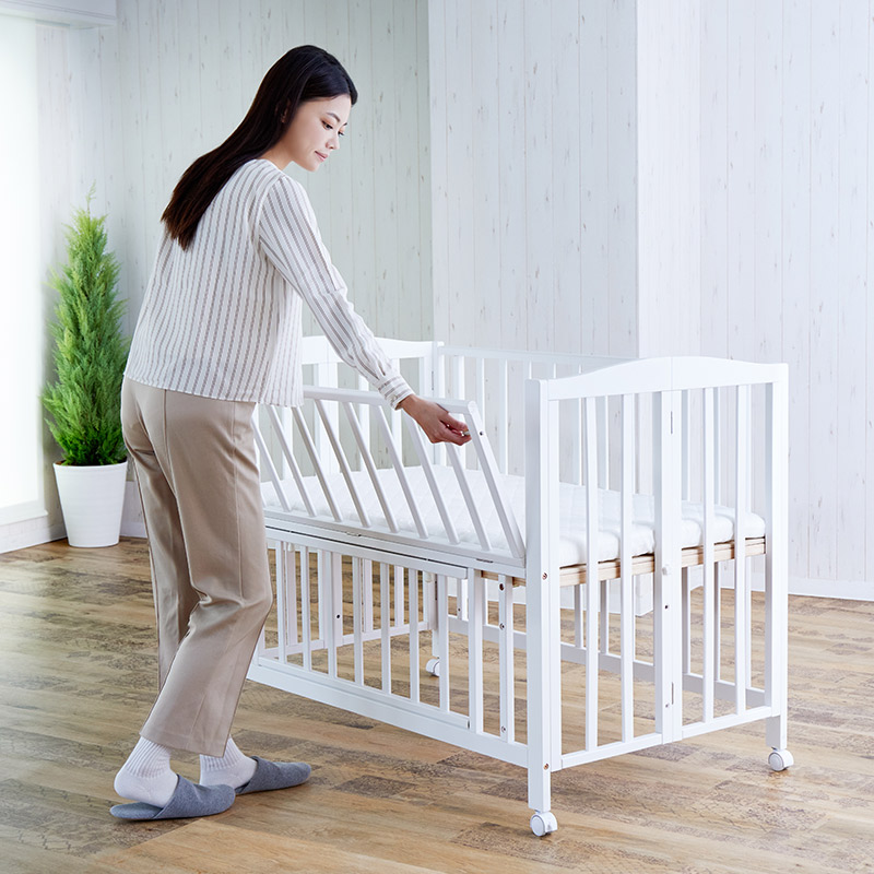 大阪引き取り限定 美品】カトージ ホワイト ハイシートベビーベッド 白