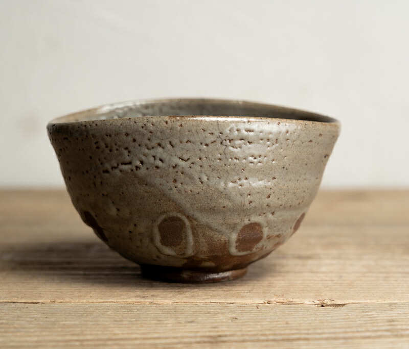 楽天市場】骨董○無地唐津沓型茶碗○小ニュウあり / 唐津焼 | 江戸後期