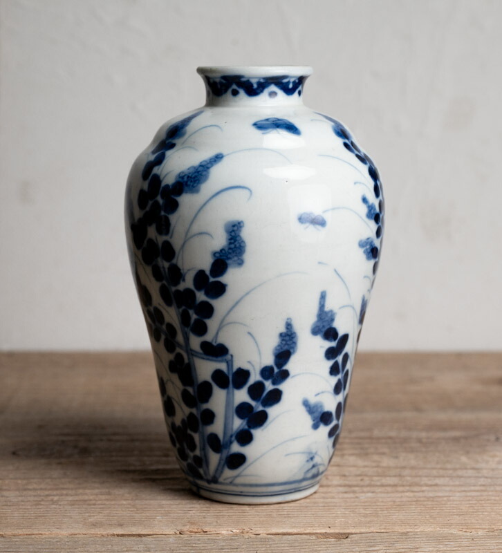 楽天市場】骨董○伊万里染付花蝶文花瓶○ | 明治時代-19世紀頃 | 肥前