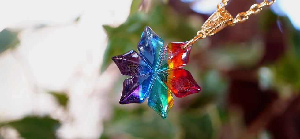 楽天市場】『聖なる虹の花』 ガラスアクセサリー ネックレス