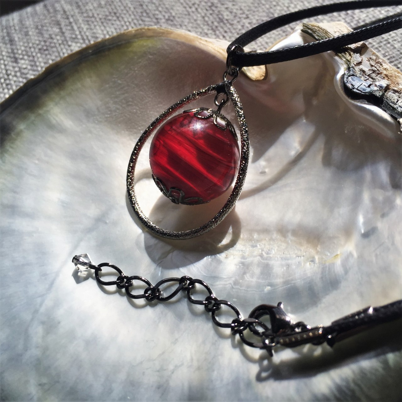 楽天市場】とんぼ玉 ネックレス ペンダント 雫 紐 コード 赤 レッド