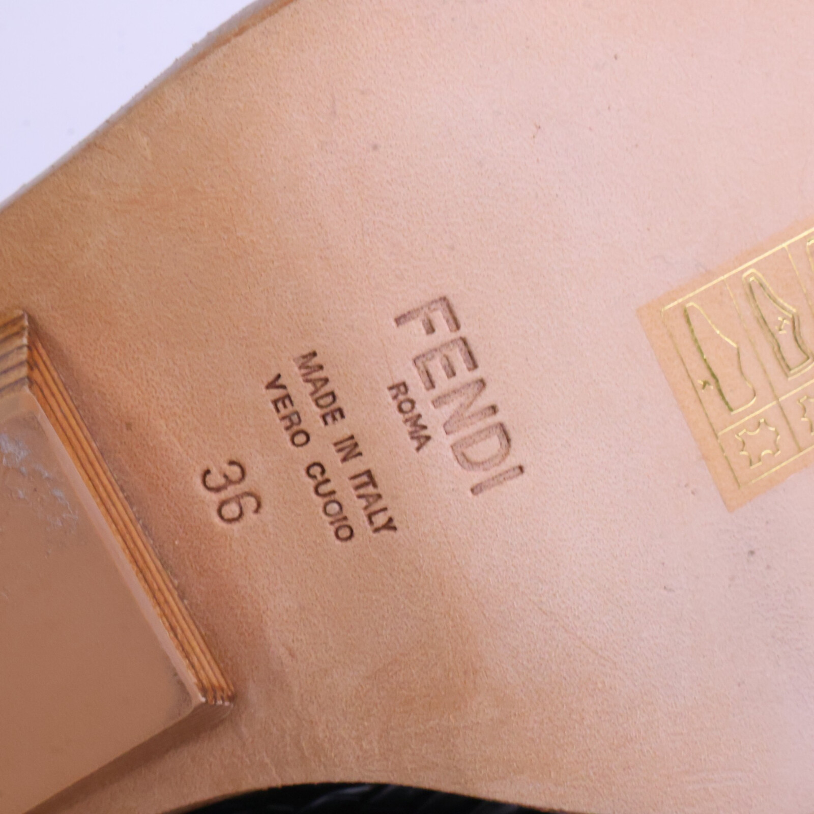 楽天市場】FENDI フェンディ 新品同様 クロコ型押しカットウォーク