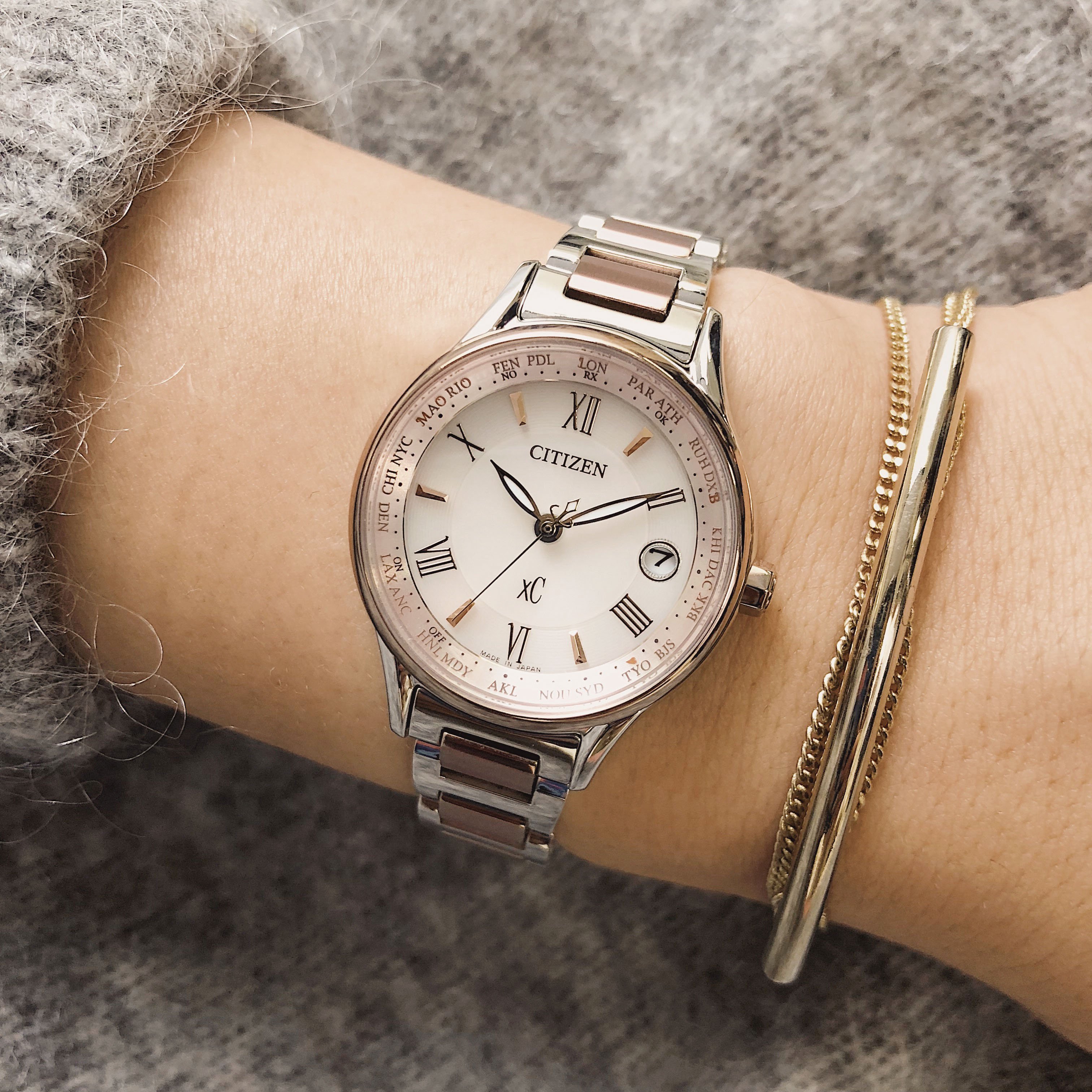 CITIZEN｜シチズン クロスシー 電波時計 シルバー・サクラピンク