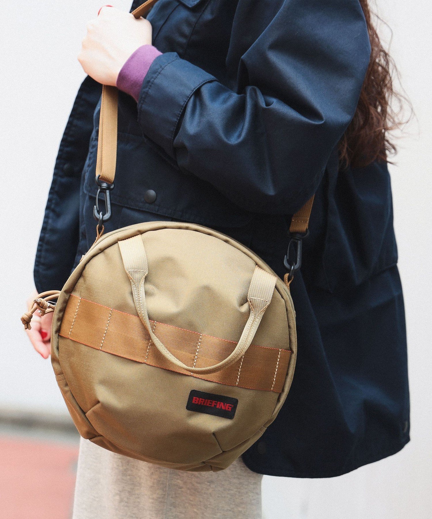 BEAMS WOMEN｜【別注】BRIEFING / ヘルメット バッグ バッグ ギフト