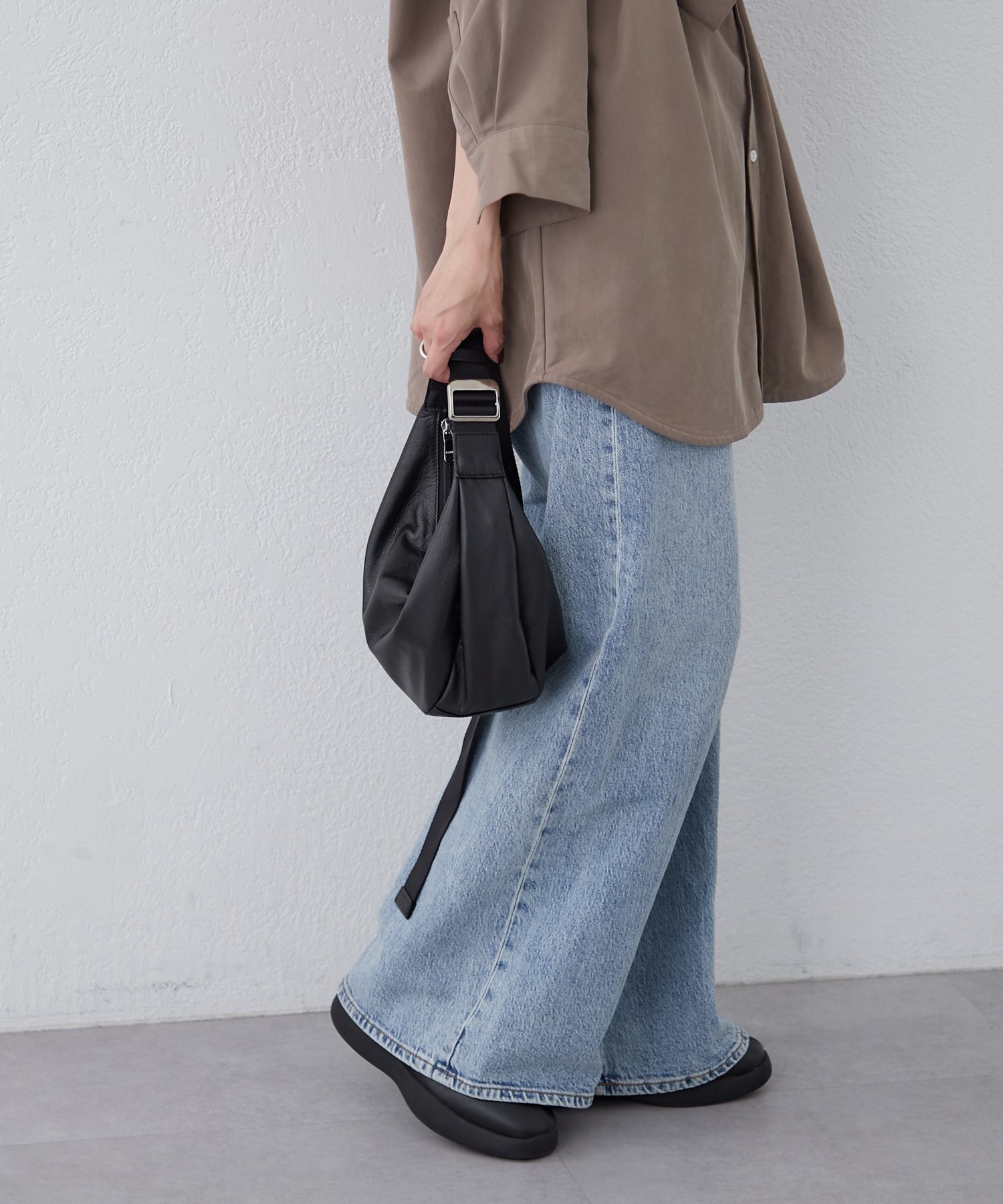 russet｜《3/4~価格改定》ソフトレザーラウンドショルダーバッグ