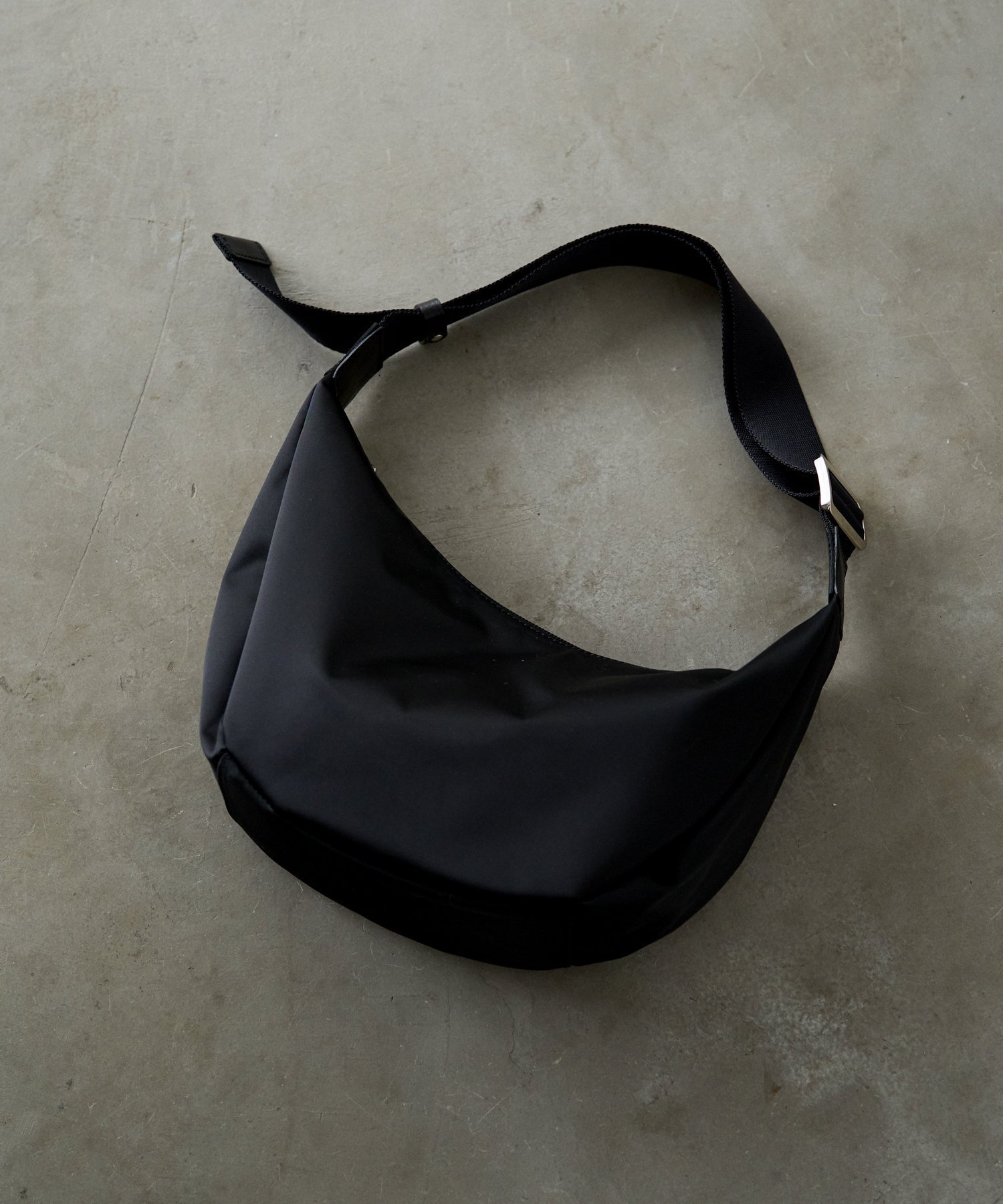 russet｜《3/4~価格改定》クラウズナイロンラウンドショルダーバッグ