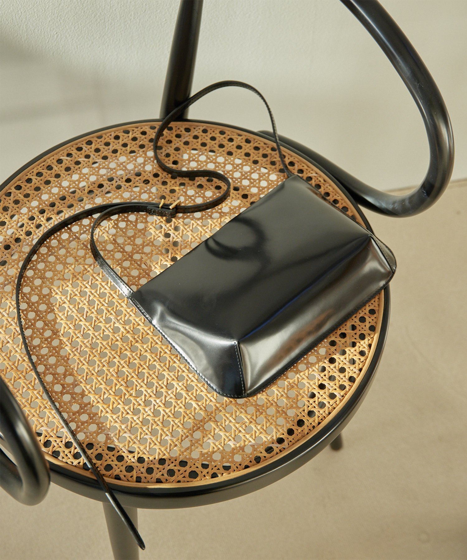 Whim Gazette｜【Hoaw.】ガラスレザーショルダー | Rakuten Fashion