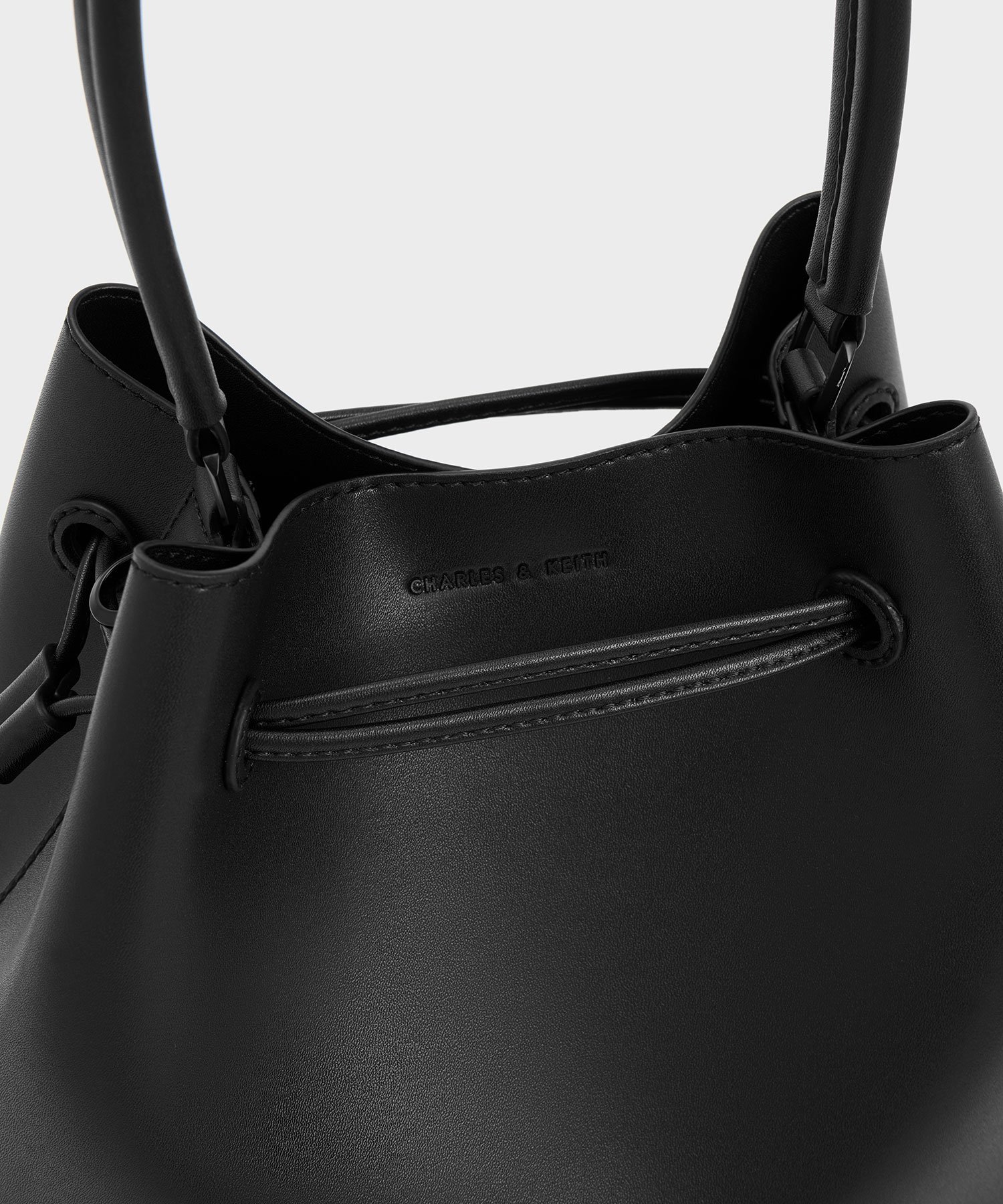 CHARLES & KEITH｜ドローストリング ホーボーバッグ | Rakuten Fashion