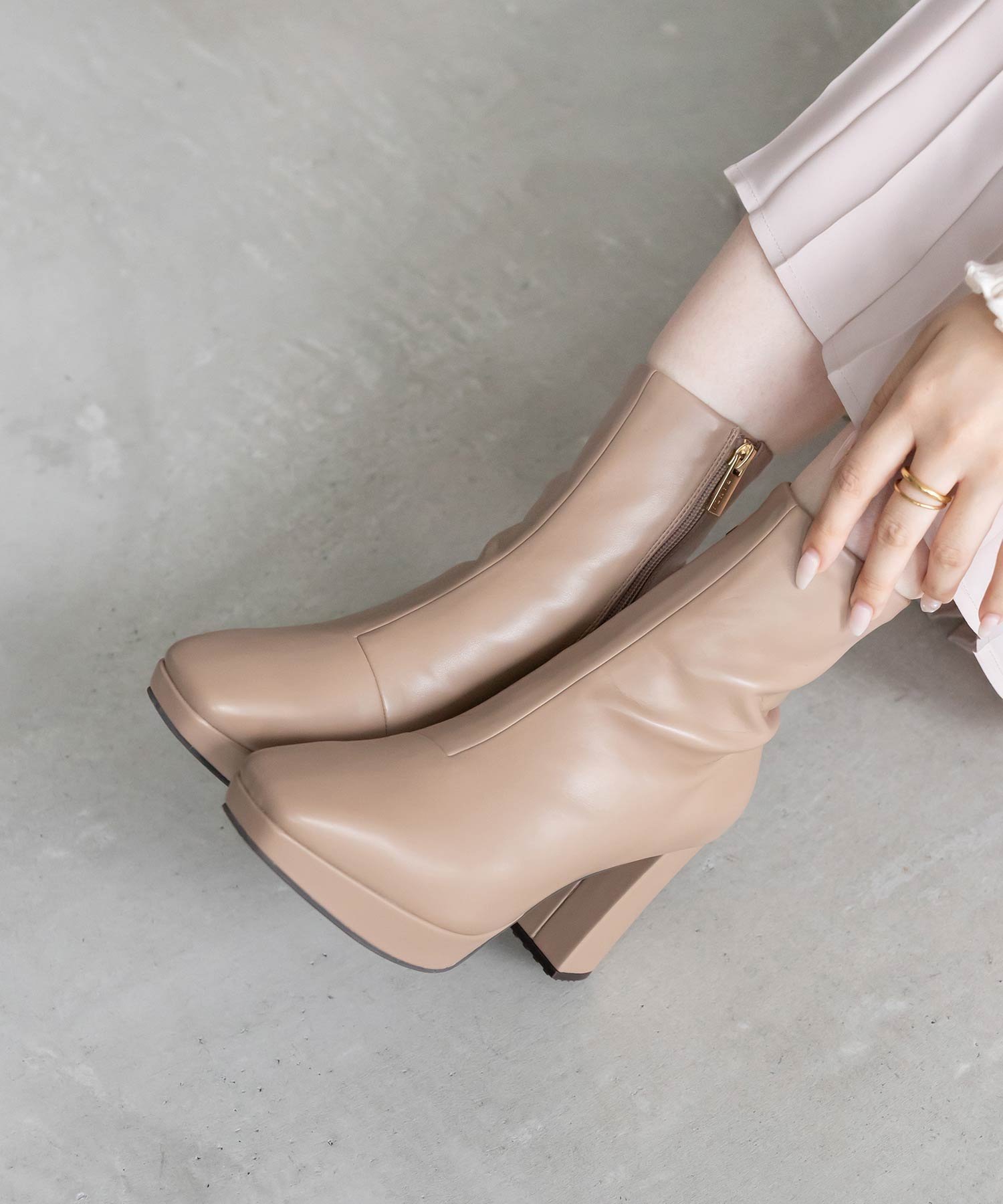 RANDA｜ストレッチ チャンキーヒールショートブーツ | Rakuten Fashion