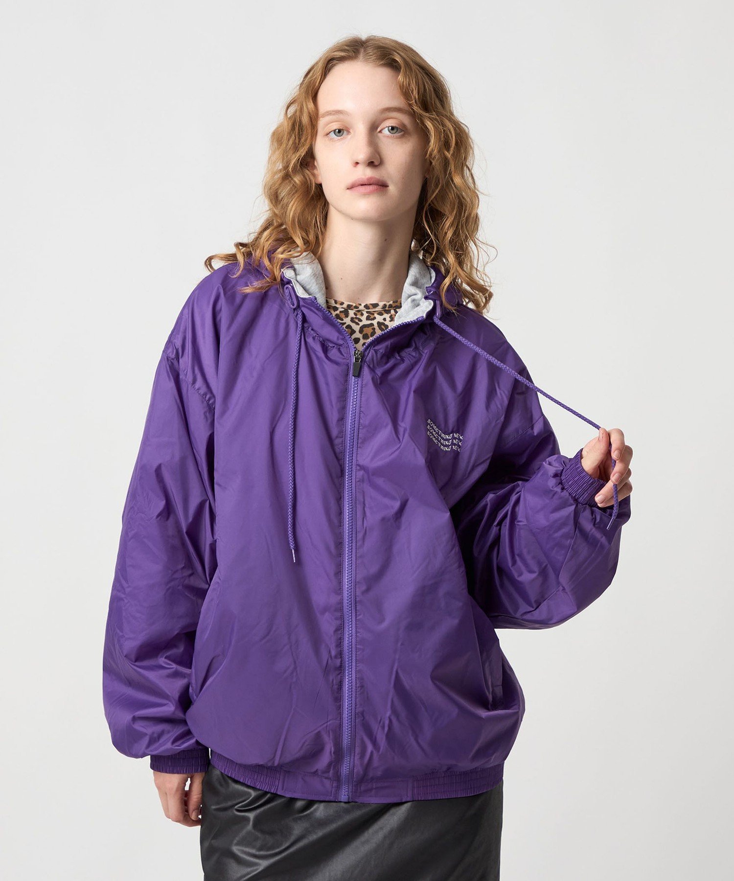 紫 コーデュロイ襟 ナイロンジャケット MGV（エムジーヴィー）の「ユニークジップテックナイロンジャケット