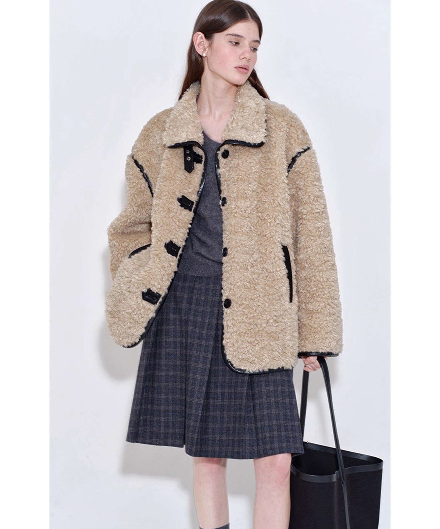 chuclla｜合皮パイピング プードルフェイクファーコート FQ25W154