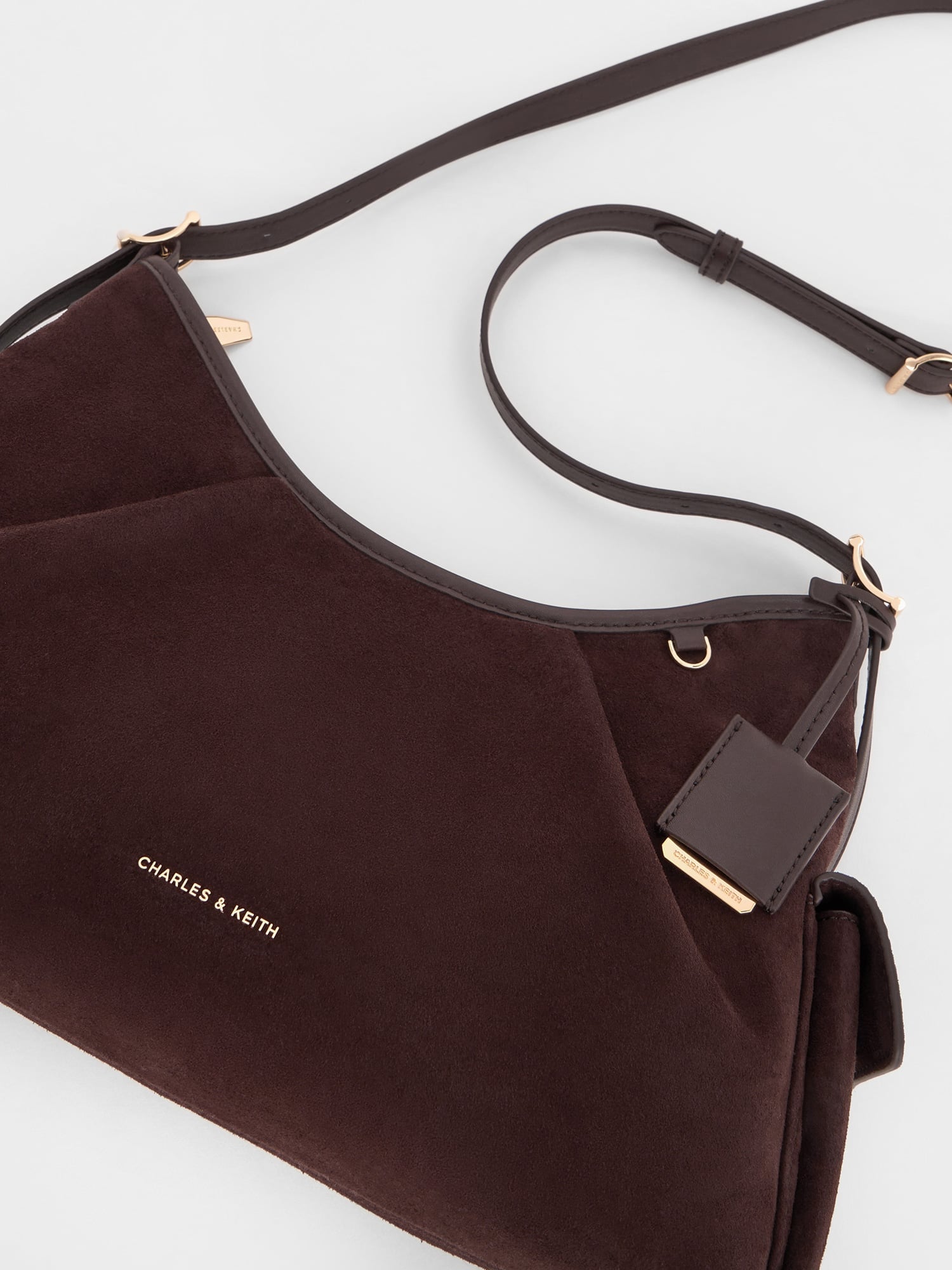 CHARLES & KEITH｜Khai カイ リサイクルスエードショルダーバッグ