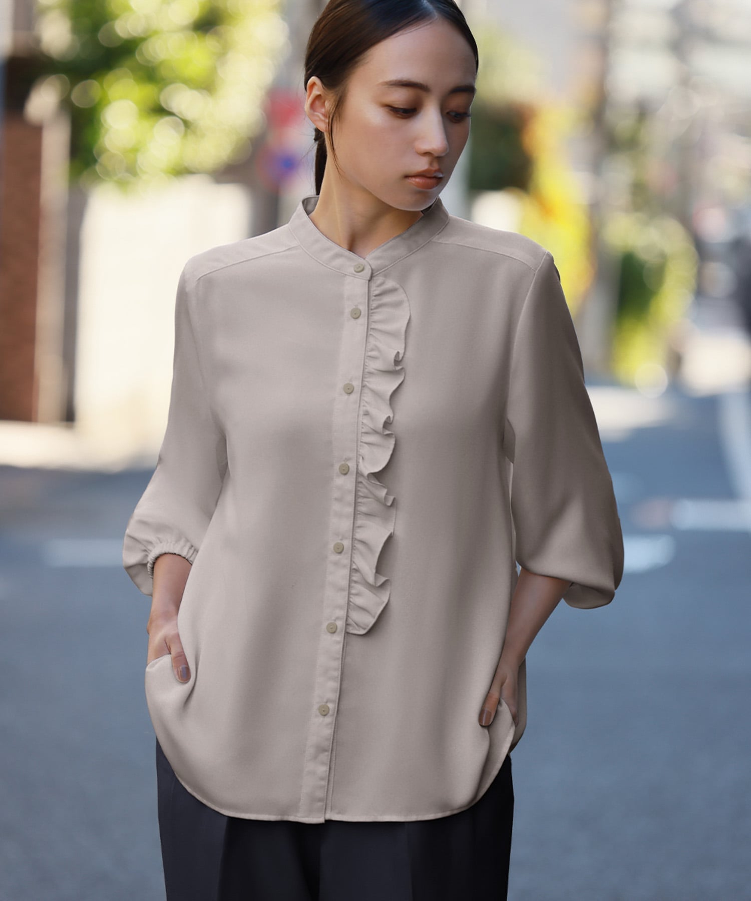 RIVER FIELD & Co.｜ミニフリルスタンドカラーブラウス オフィス