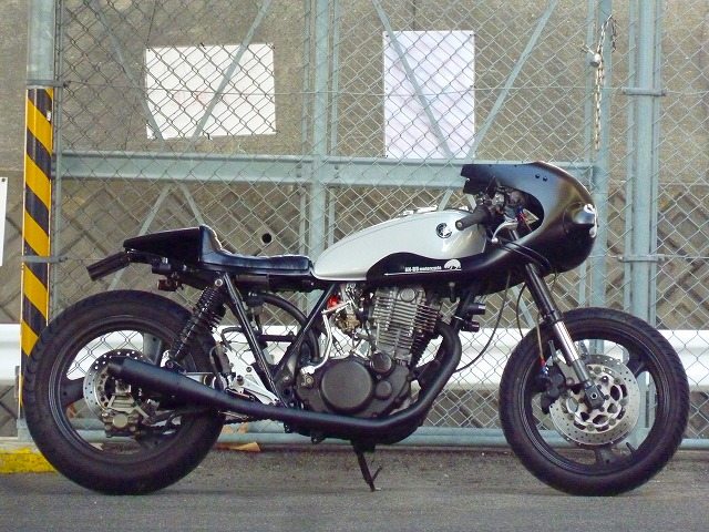 B*b様 ヤマハ sr400 500 ハーレーマフラー ワンオフステー ショート B
