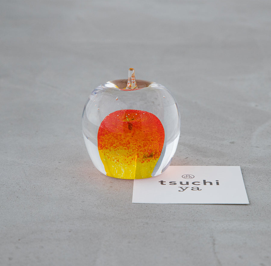 ガラス専門店｜築館礼野｜ペーパーウェイト／赤りんご（小） – TSUCHI