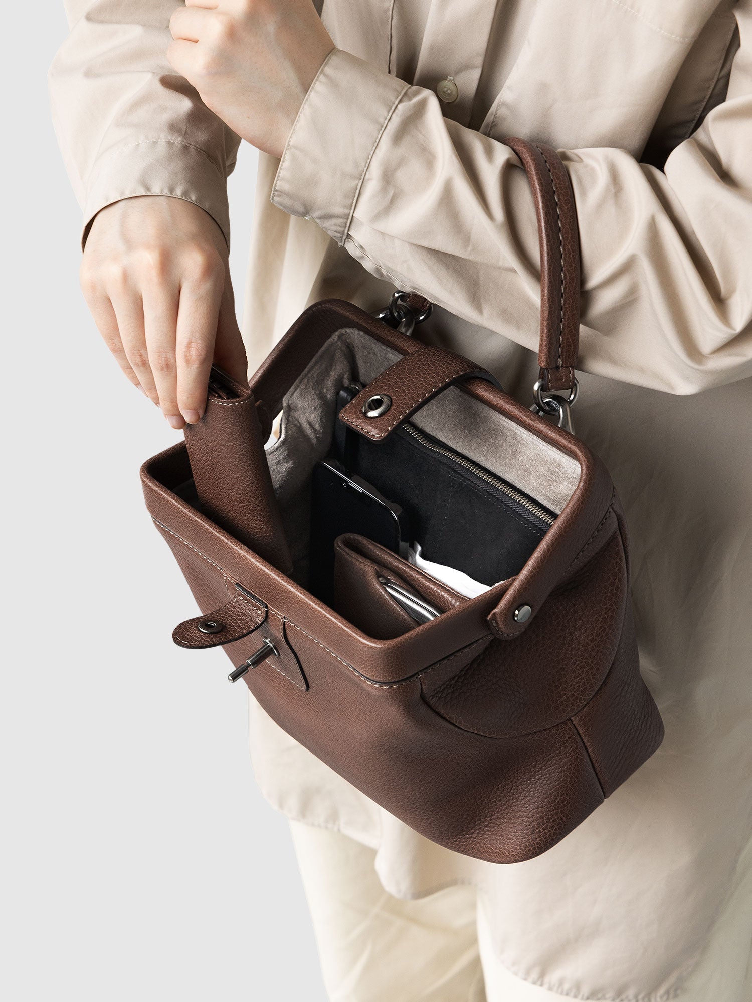 数量限定色】トーンオイルヌメ ポストミニショルダー – ショルダー