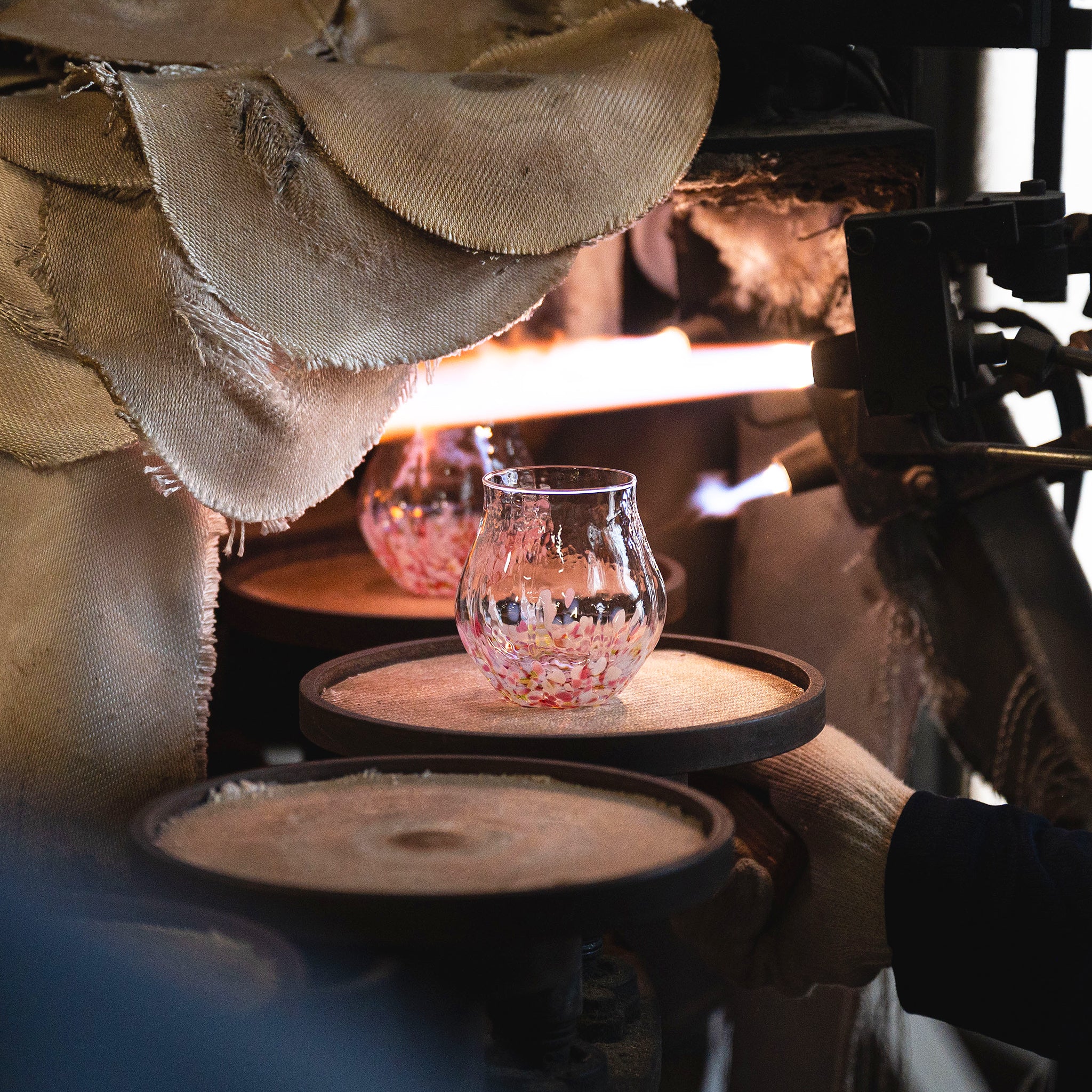 津軽びいどろ 盃 酒器仙 果の風 | 八戸酒造さんとのコラボ盃