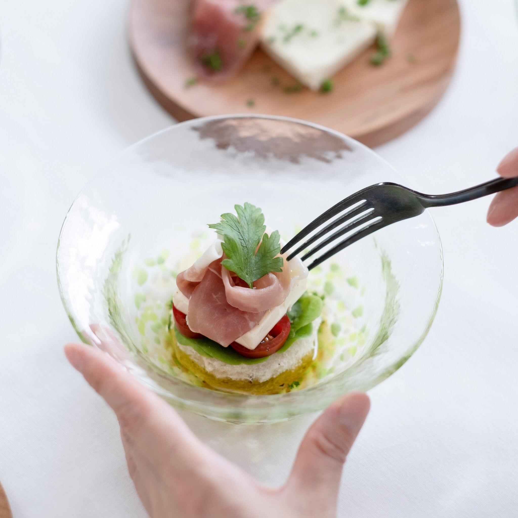 津軽びいどろ 津軽自然色りんご あおりんご ガラス小皿 | おしゃれで