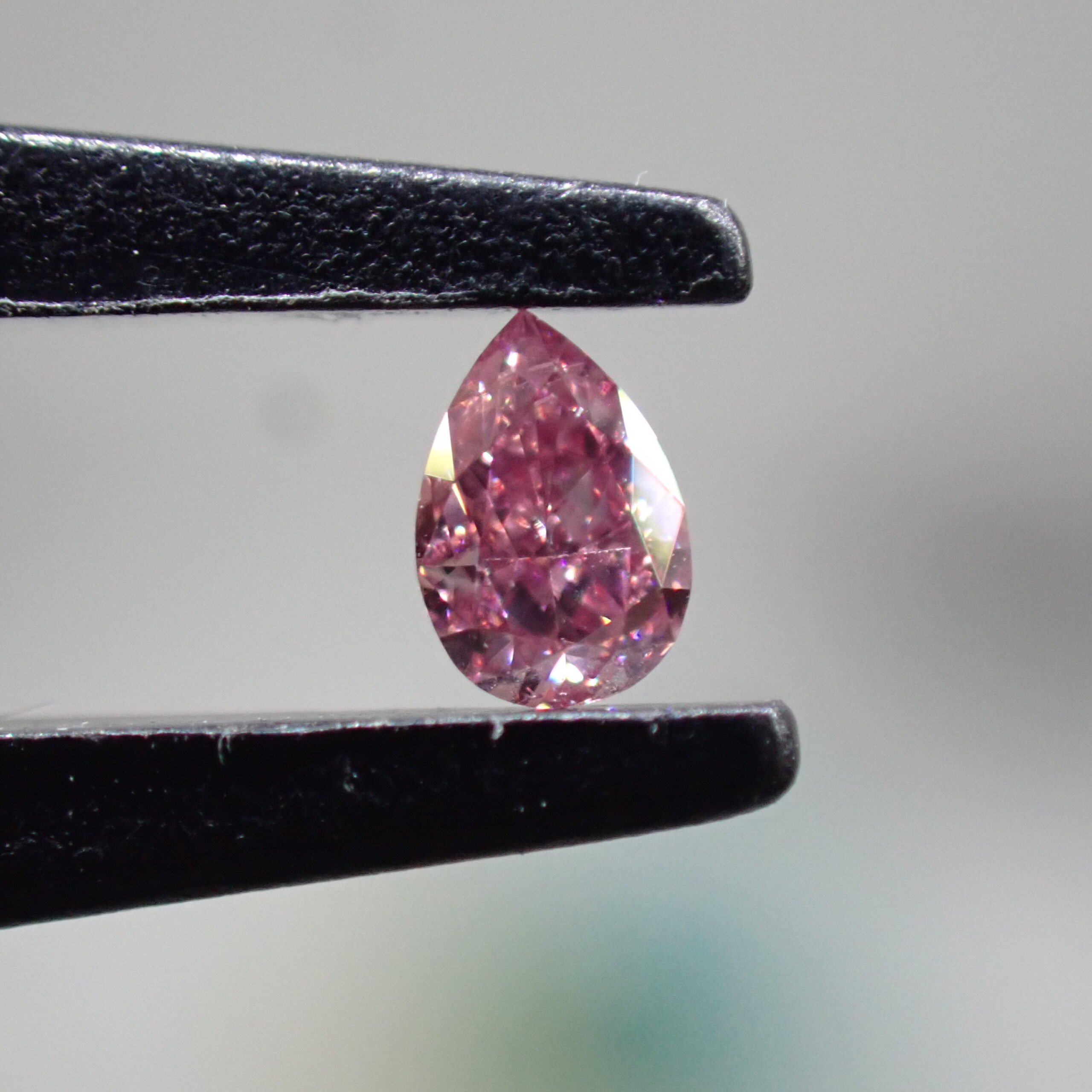 キュートなピンク☆Fancy Vivid Purplish Pink 0.056ct (SI-2) | 宝石