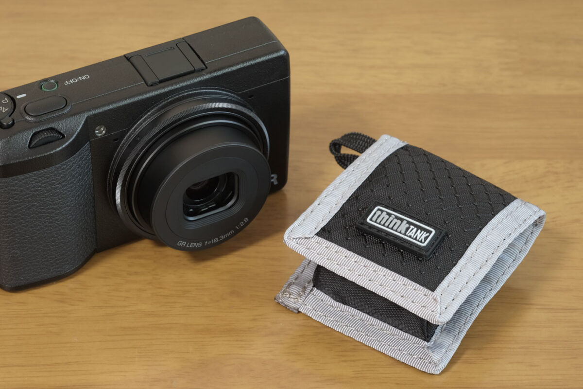 RICOH GR の予備バッテリー携行方法を考える | Tokuvin Travel