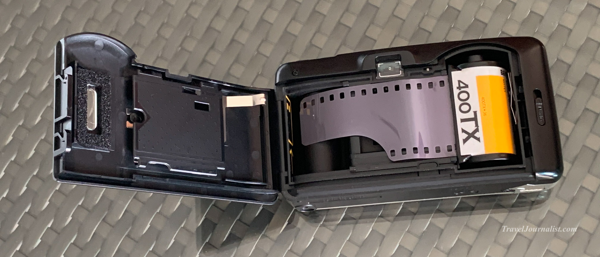 Leica Mini 3 review with Kodak TX 400 and Portra 400 in Bangkok