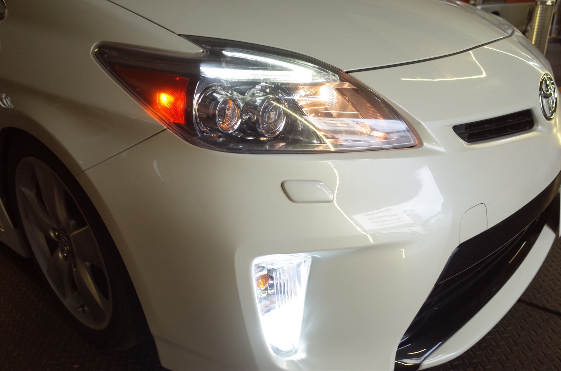 30系プリウスのヘッドライトUS仕様 | トレードゲート