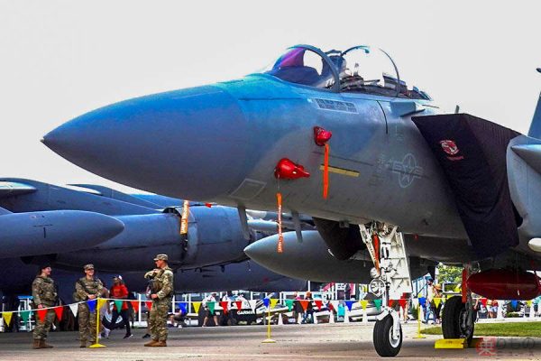 ついに肉薄！ 最新戦闘機F-15EX「イーグルII」圧巻の搭載力！ 従来