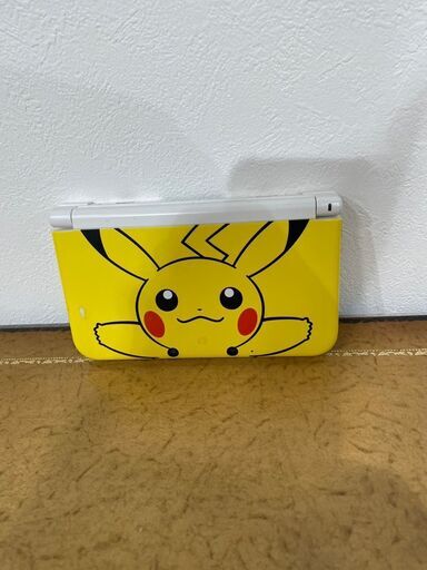 ニンテンドー3DSLL ピカチュウイエロー（ポケモンセンター限定） 中古