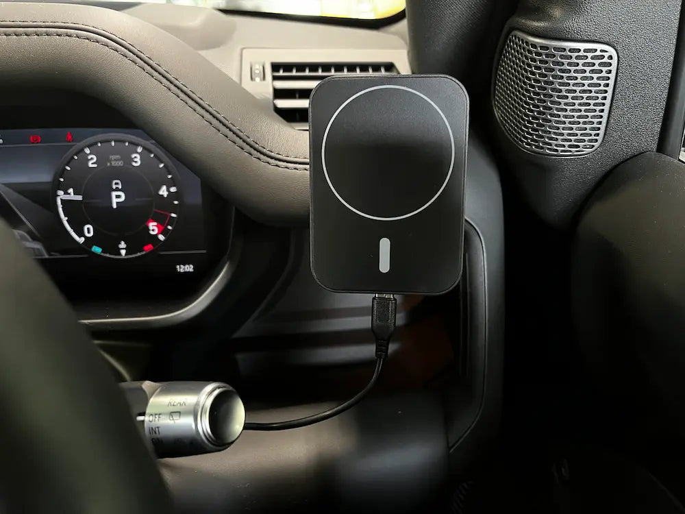 新型ディフェンダー ディフェンダー110 90 130 L663 携帯充電器