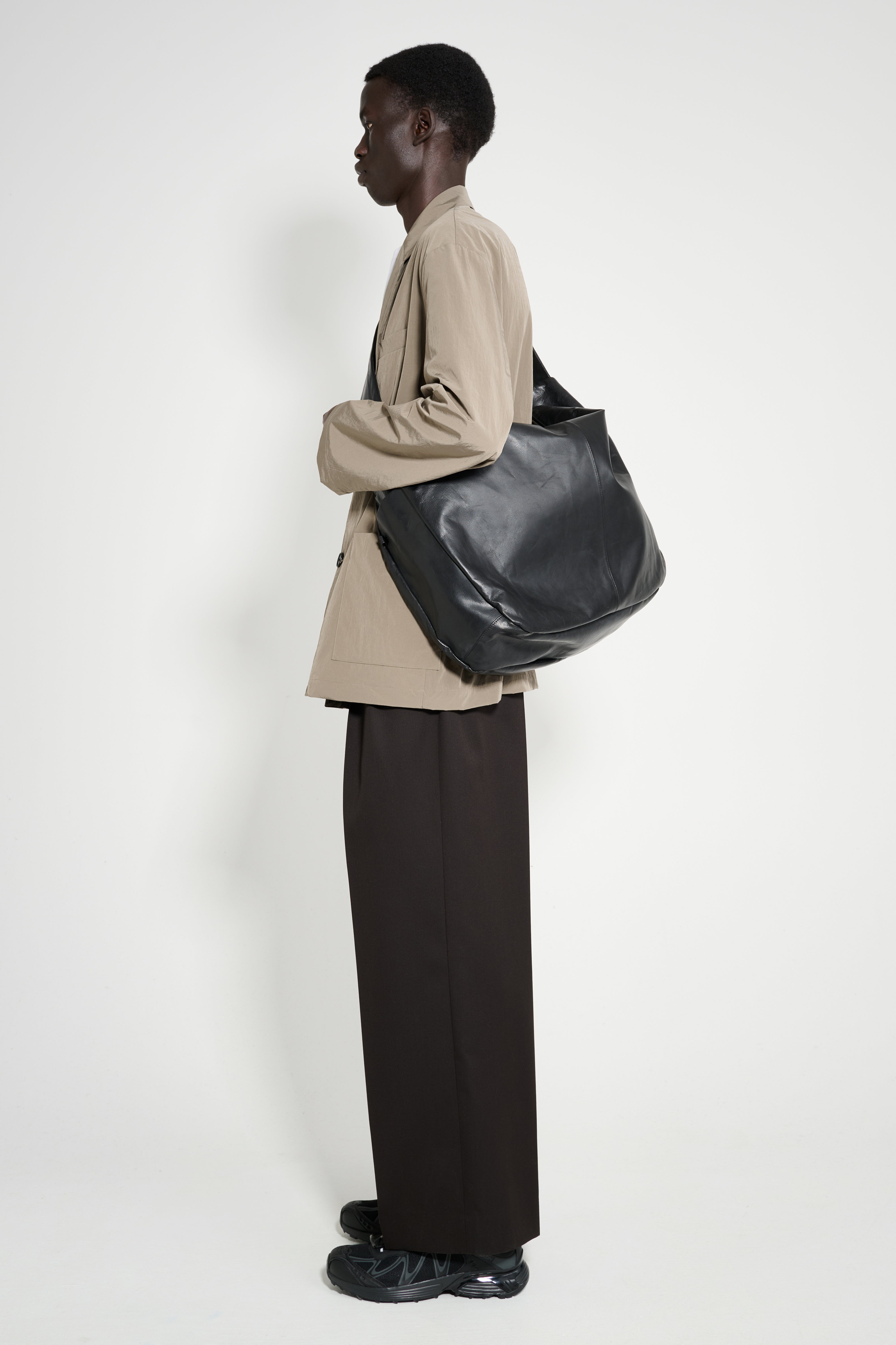 ssstein Shirring Handle Leather Shoulder Bag Black – Très Bien