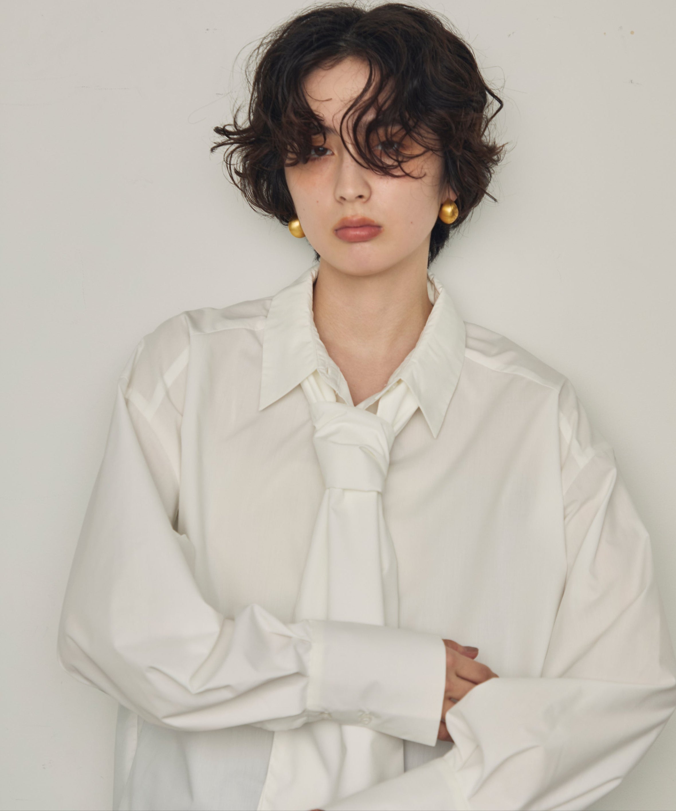 ボウタイ付きロングスリーブシャツ | Trish